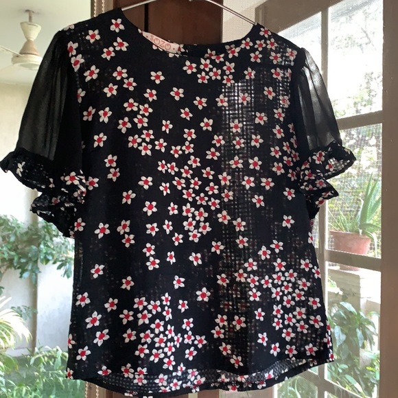 HAND PAINTED FLOWERS. Georgette self-pattern top. With bell sleeves. Zip behind. - Picture 8 of 8